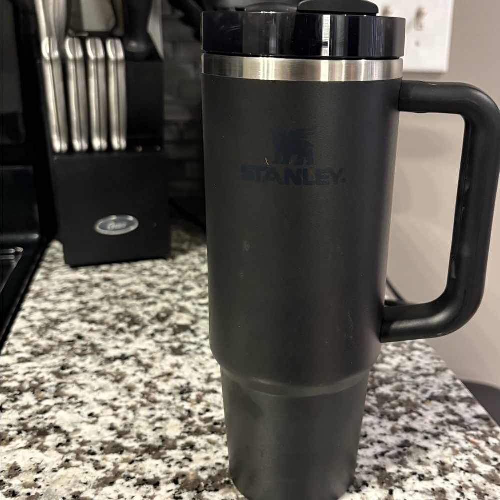 Stanley Black 30 oz  Quenchers